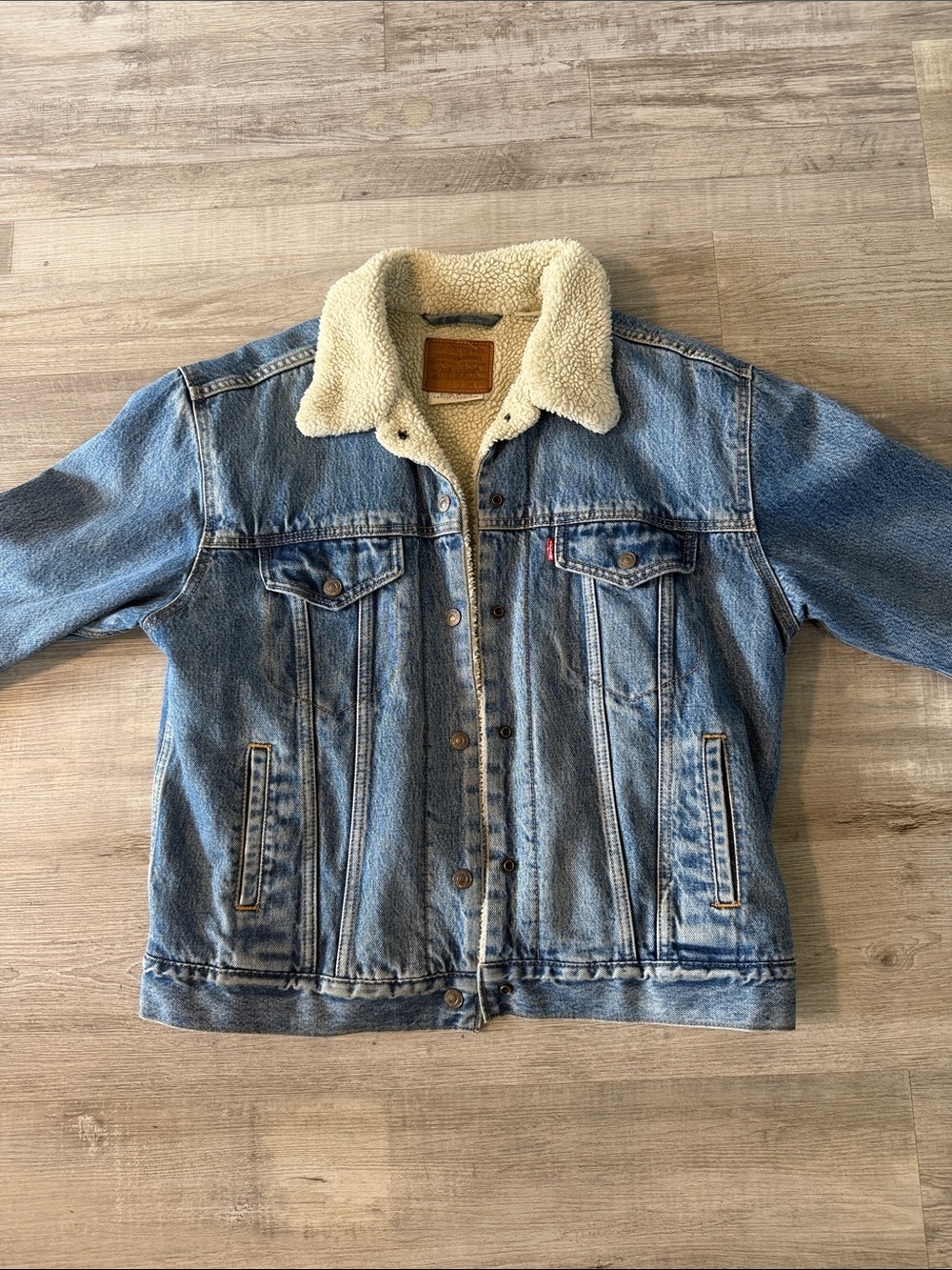 Women’s Levi Strauss Denim jacket with Sherpa lining